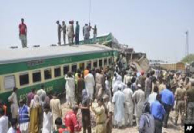 Kecelakaan dua kereta api di Pakistan.